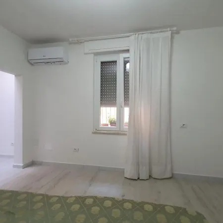 Follonica Apartment *